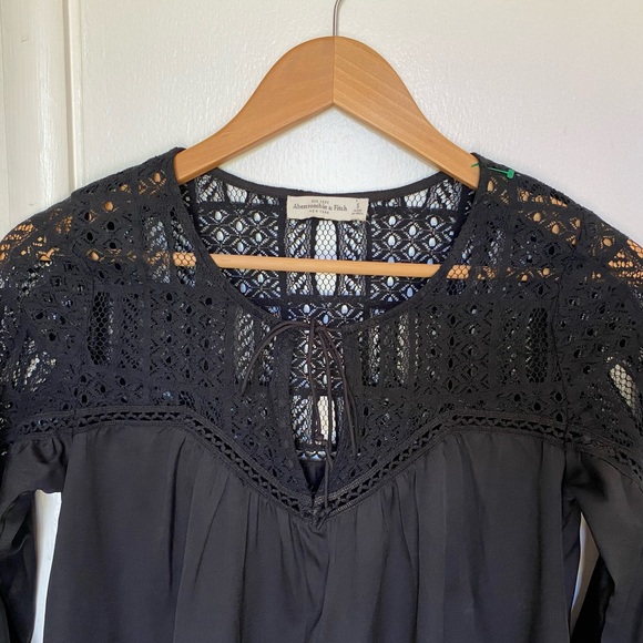 Abercrombie & Fitch Crochet Top Blouse - Picture 3 of 6